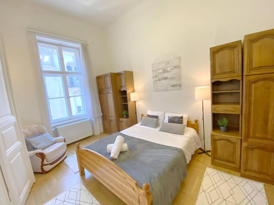 Spacious Andrassy Budapest Exterior photo
